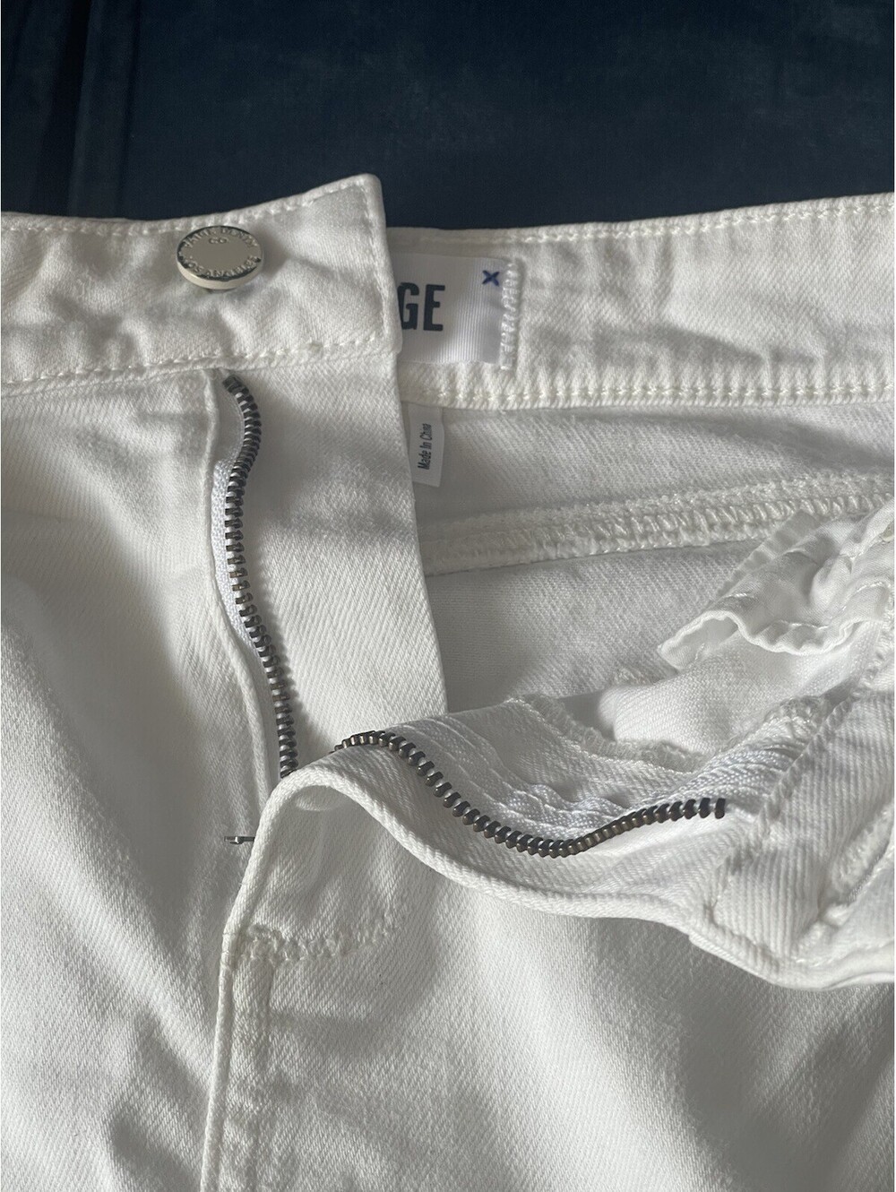 PAIGE White Jean Denim Skirt Button Zip Sz 30 Cotton Stretch Coastal Logo Flaw - Picture 11 of 14